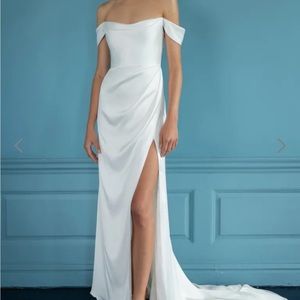 Jenny yoo vivinia dress! Size 2! Wore for my reception dress!